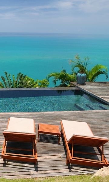 beautiful pool villa house sit