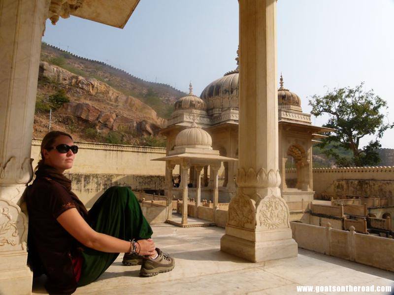 couples backpacking india 